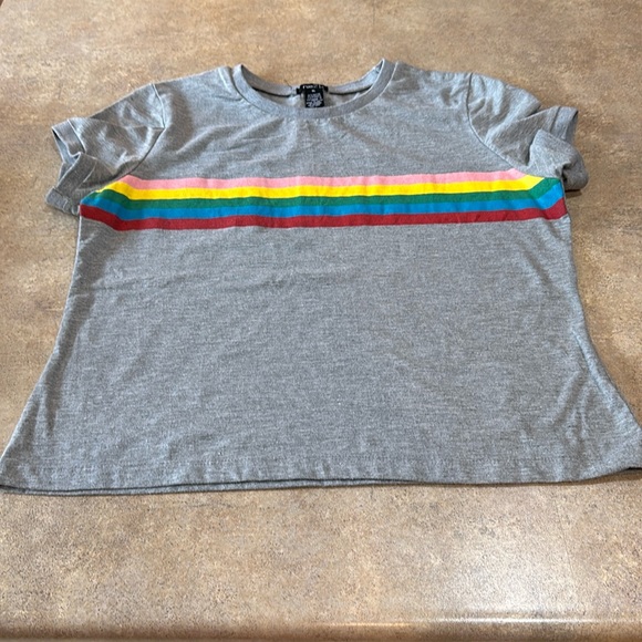 Rue21 Tops - Women’s Rue 21 cropped T-shirt size XL